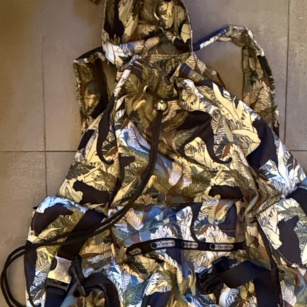 Floral Patterned Backpack - Picture 4 of 4